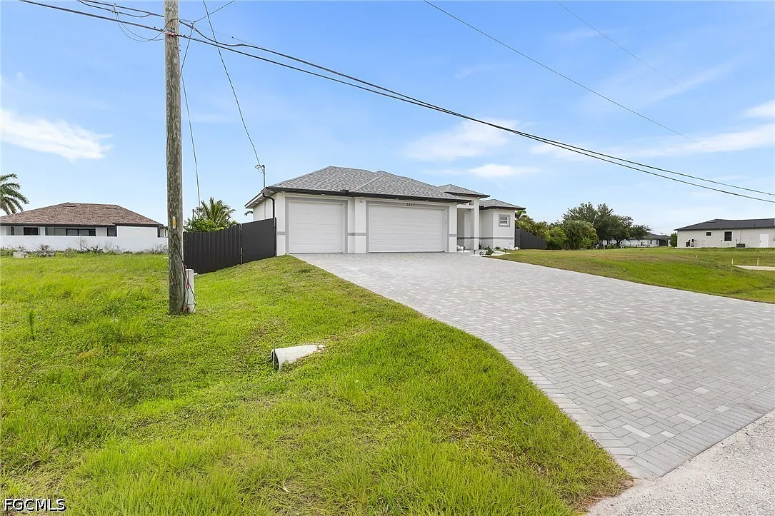 3 bed, 2.0 bath, 1700 sqft, $3,500 — Photo 3
