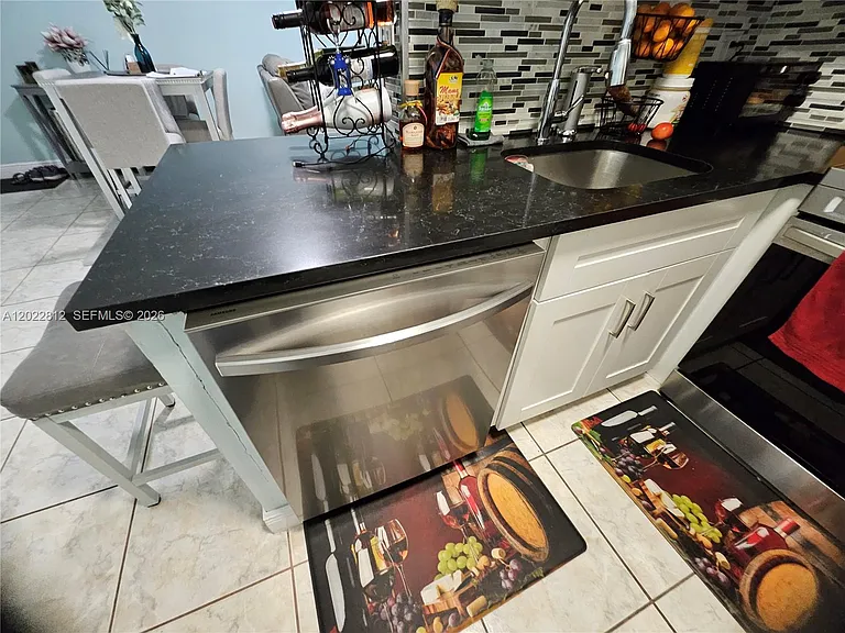 212 Lake Pointe Dr #113 — Photo 9