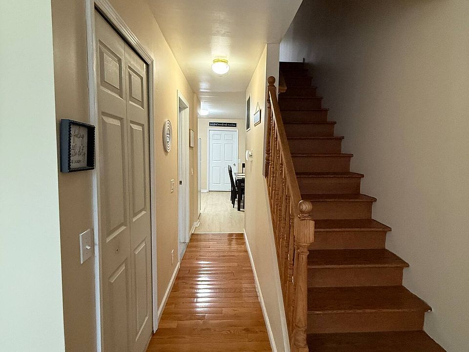 Hallway to kitchen