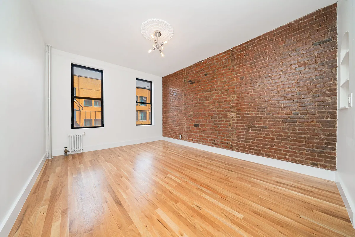 Building Photo - 344 W 17th St #3A