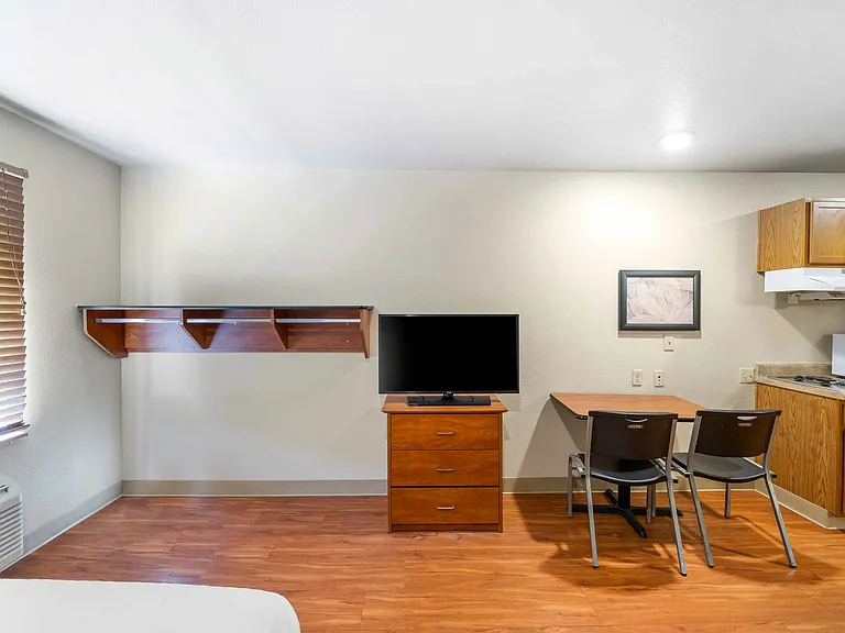 Deluxe Studio - 1 Full Bed