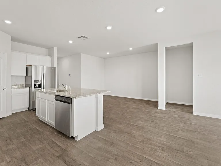 411 Town Lake Bnd — Photo 13
