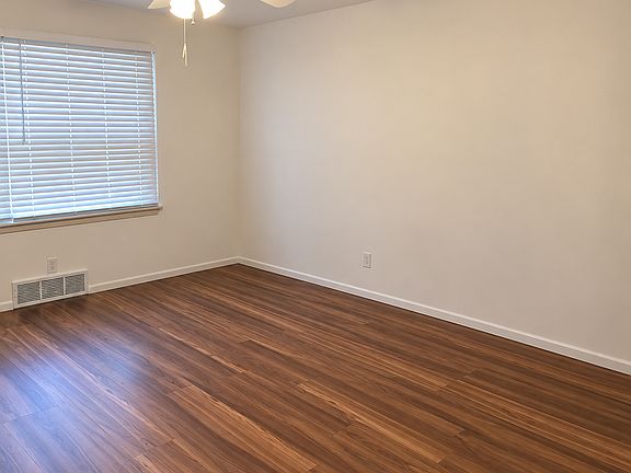 3rd image of 618 Broadmoor Dr #X