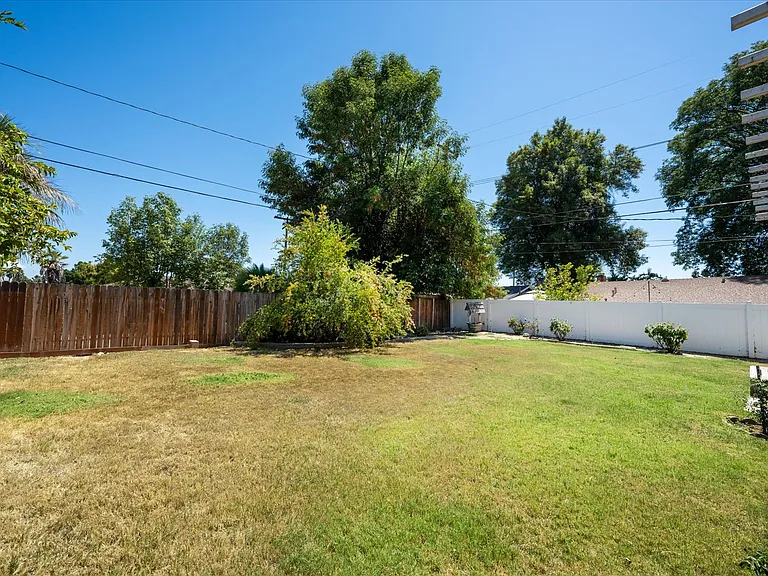 8846 Laramie Ave — Photo 35