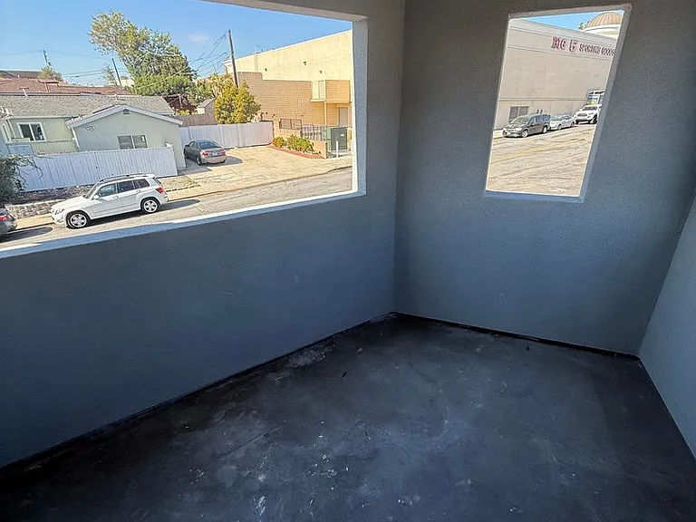4560 College Ave — Photo 12