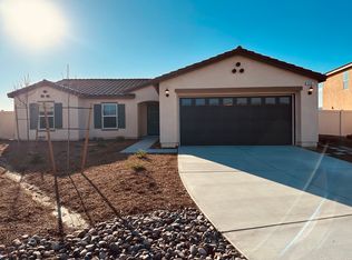 916 Runaway Trl, San Jacinto, CA 92582