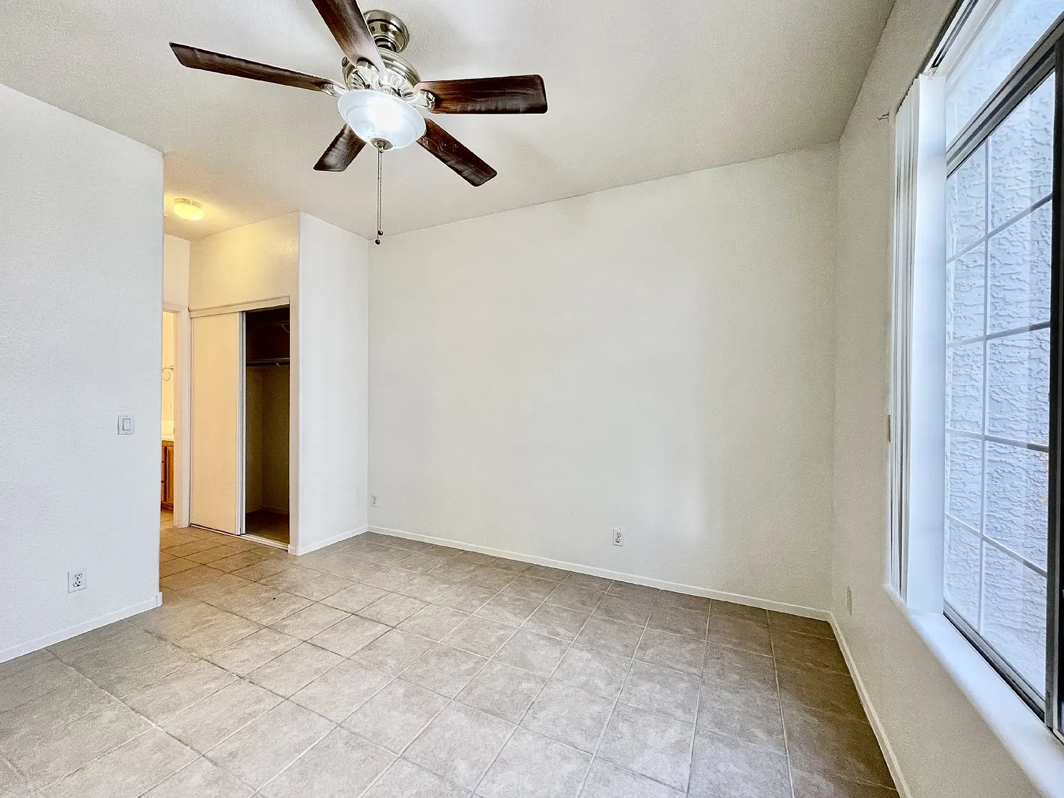 2 bed, 2.0 bath, 931 sqft, $1,696 — Photo 4