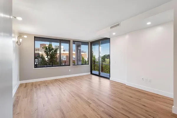 Rented by Safdie Realty Group | media 33