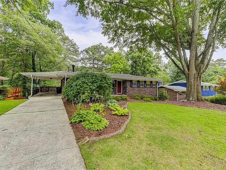 2423 Woodacres Rd NE — Photo 36