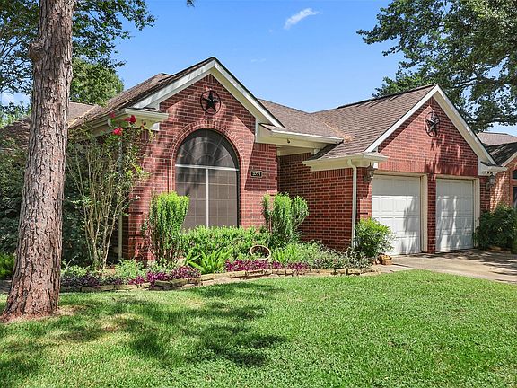 3rd image of 3721 Pin Oak Dr E
