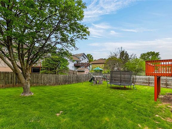5th image of 1704 NE Stonewood Dr