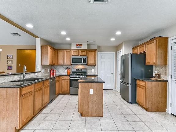 4th image of 3112 Creek Bank Ln