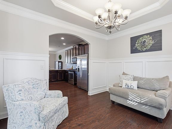 4th image of 24 Dunsborough Dr
