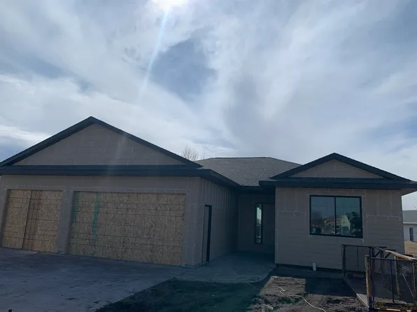 3706 Lincoln Ave, Spirit Lake, IA 51360