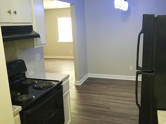 4th image of 1801 Horseshoe Dr APT A