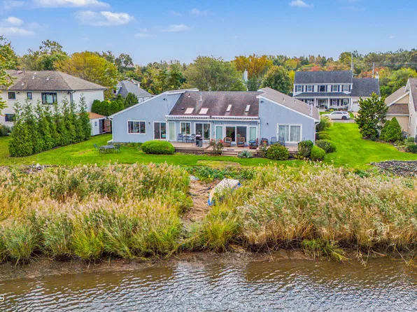 7 Leeward Court, Oceanport, NJ 07757