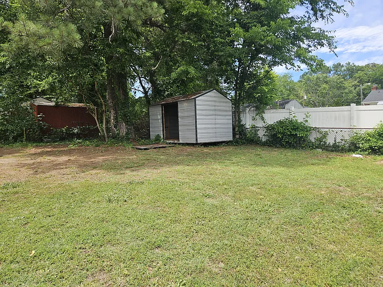 4212 Holcombe Rd — Photo 3