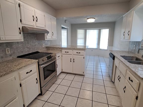 2nd image of 1208 N Patterson Dr