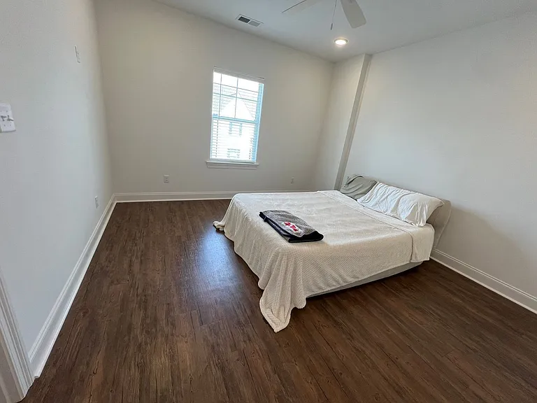 662 Cottage Grove Cir — Photo 18