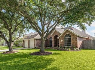 4003 Stonehurst Dr, Pearland, TX 77584