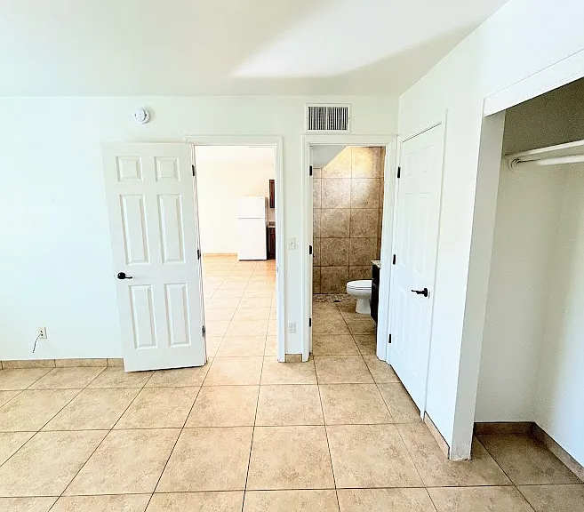 437 E Delano St — Photo 4
