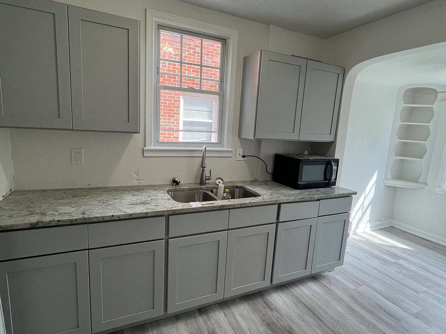 4 bed, 2033 sqft, $2,100 — Photo 4
