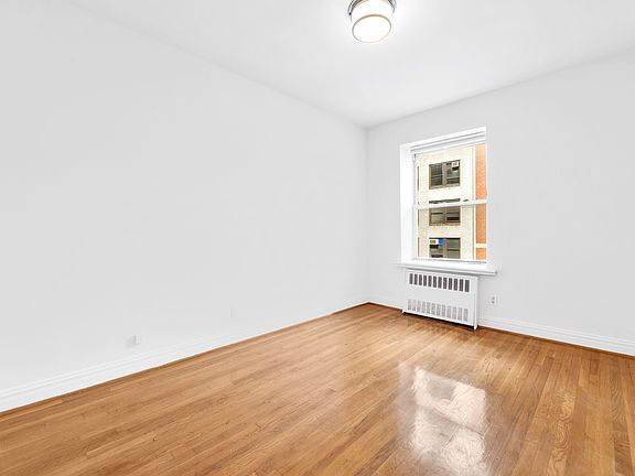 4th image of 124 E 27th St APT 4A
