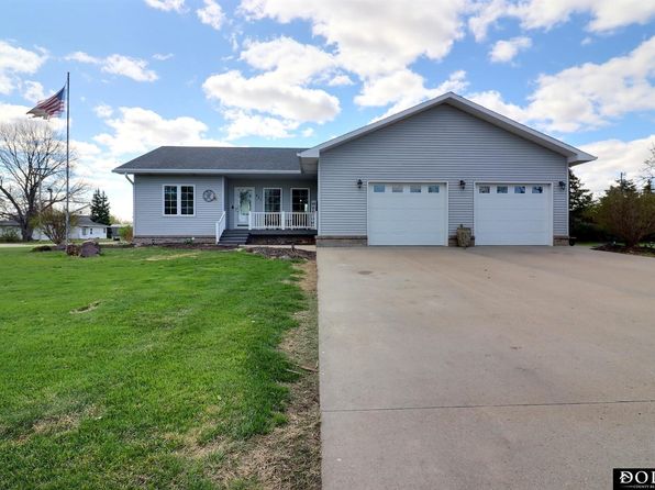 621 W 8th St, North Bend, NE 68649