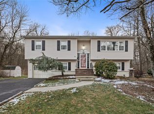10 Moorea Ct, Garnerville, NY 10923