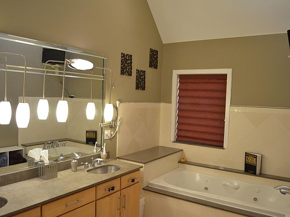 4th image of 2614 N Wilton Ave #0