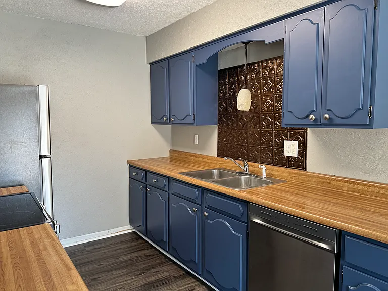 1503 SW Skyline Dr — Photo 2