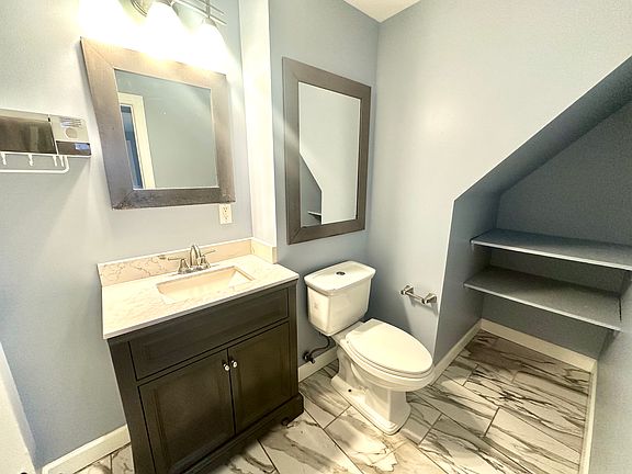 5th image of 2934 Dupont Ave N #2