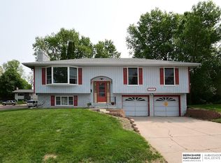 1119 Parc Dr, Papillion, NE 68046