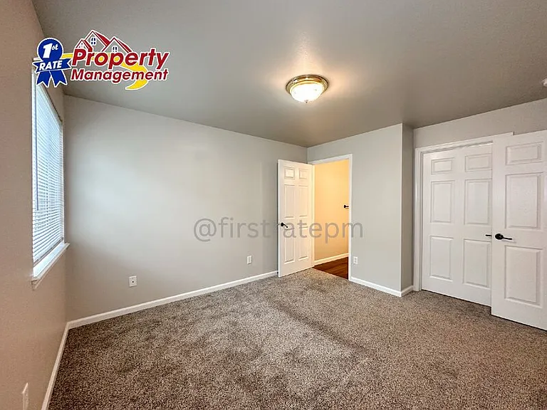 10022 W Garverdale Ln #102 — Photo 16
