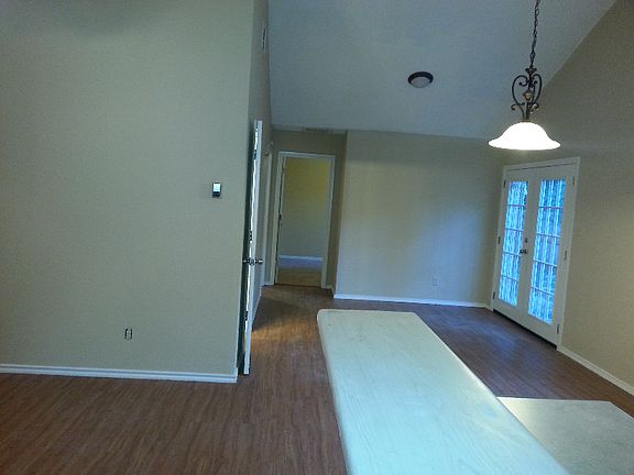 4th image of 726 Briarbend Dr