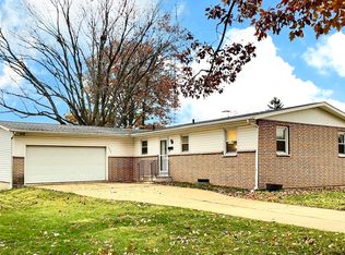 204 W Sunset Pl, Dekalb, IL 60115