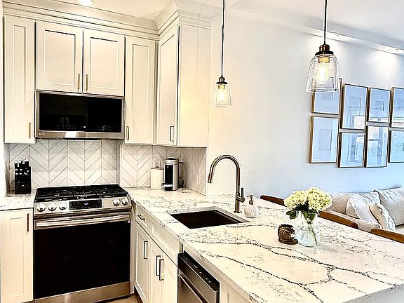 2nd image of 7 E 14th St APT 1626