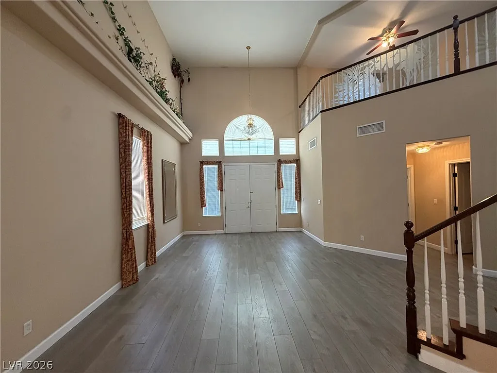 5 bed, 3.0 bath, 4298 sqft, $3,200 — Photo 2