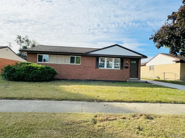 40479 Pinetree Dr, Plymouth, MI 48170