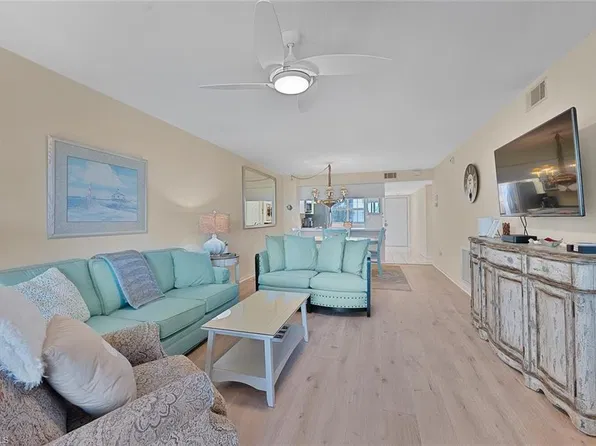 270 Naples Cove DR #3304, NAPLES, FL 34110