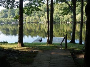 54 E Shore Dr, Weare, NH 03281