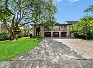 2 Bay Harbor Dr, La Porte, TX 77571