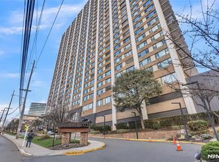 250 Gorge Rd APT 21B, Cliffside Park, NJ 07010