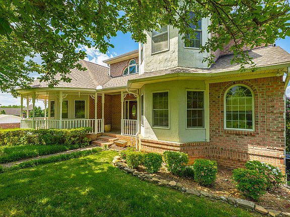 3rd image of 817 Harris Dr