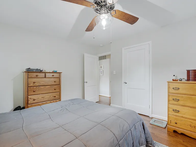 1911 Paul Spring Pkwy — Photo 25