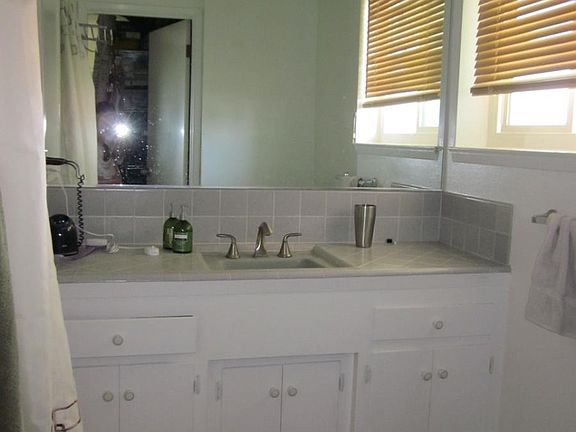 2nd image of 880 W Cliff Dr Unit 2