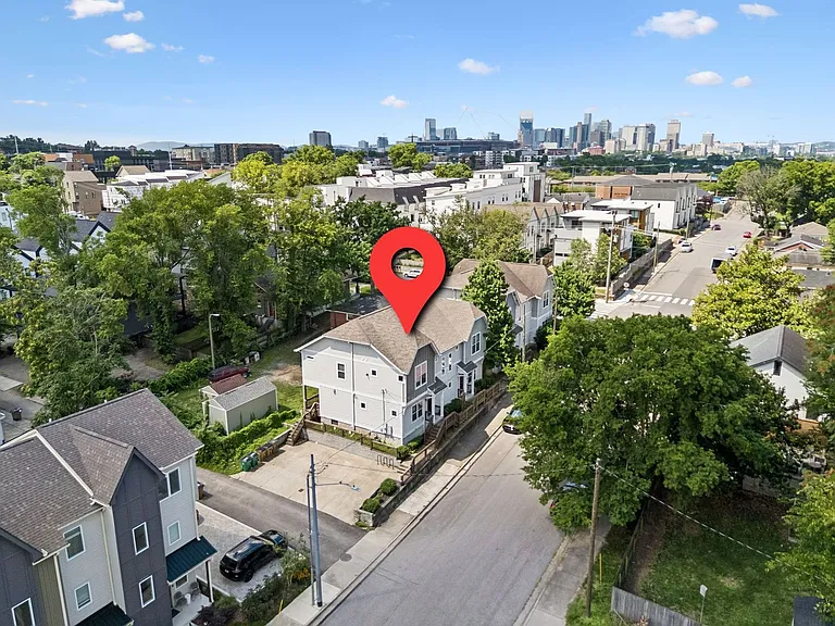 906 Smiley St — Photo 23