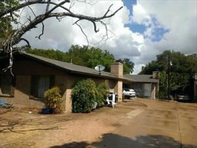 2nd image of 402 John Nance Garner Cir
