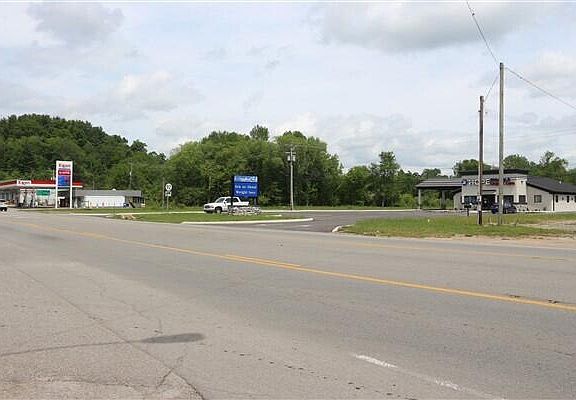 4th image of 896 S 25th Hwy