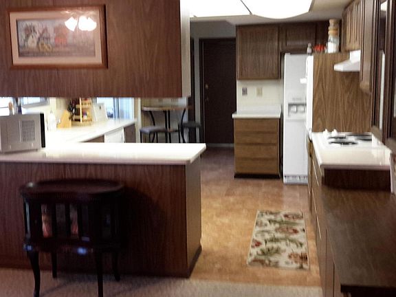 3rd image of 9622 W Willowbrook Dr